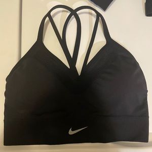 Nike Women’s Seamless Light Support Sports Bra